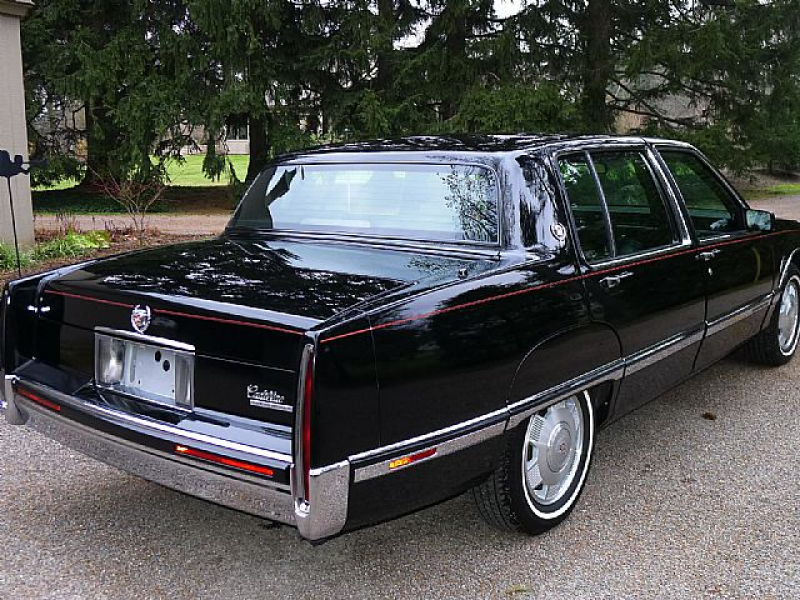 1992 Cadillac Fleetwood Picture 2