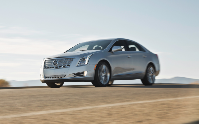 2013 Cadillac Xts 4 Platinum Front Three Quarters In Motion