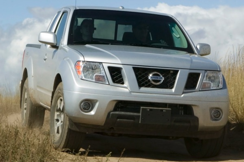 2014 Nissan Frontier PRO-4X Extended Cab Pickup Exterior