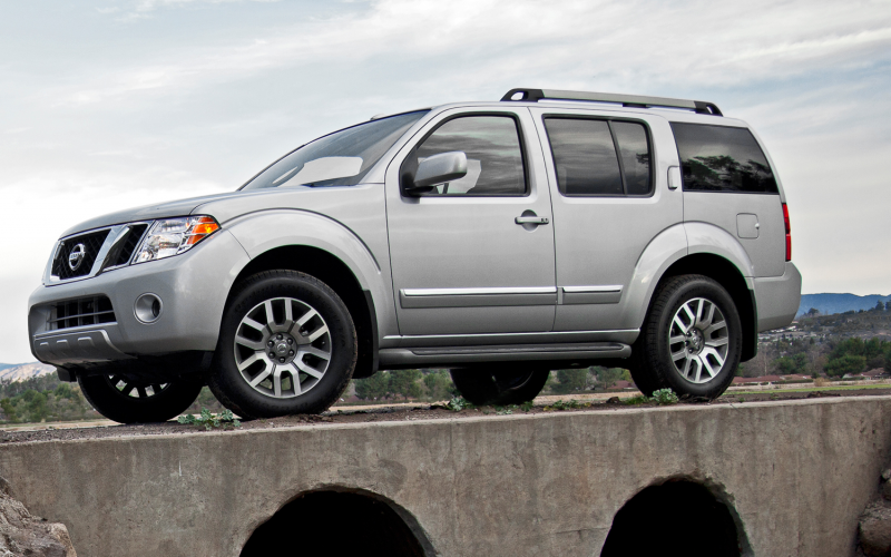 2012 Nissan Pathfinder LE 4x4 Photo Gallery