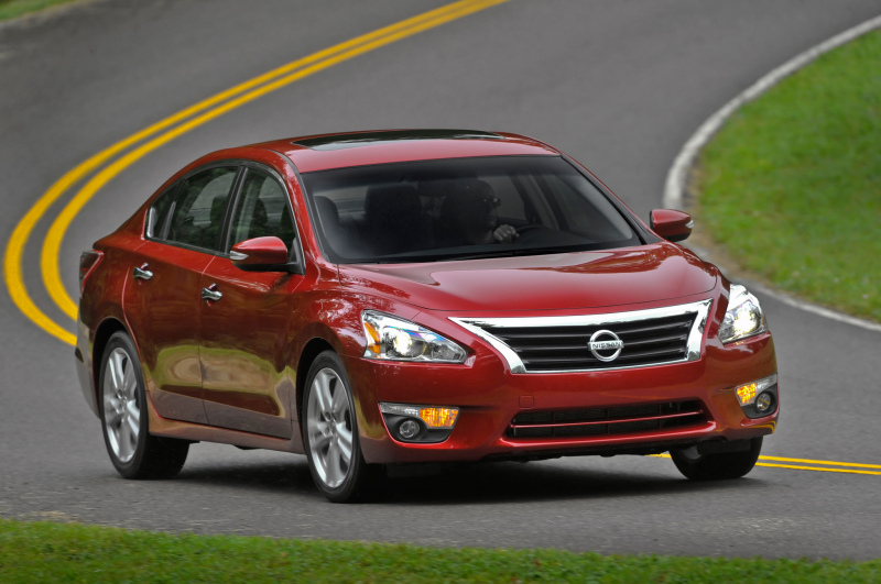 2014 Nissan Altima Right Front 1