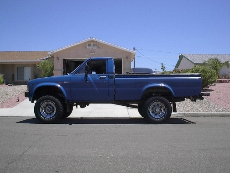 1981 Toyota 4x4 Pickup medium blue