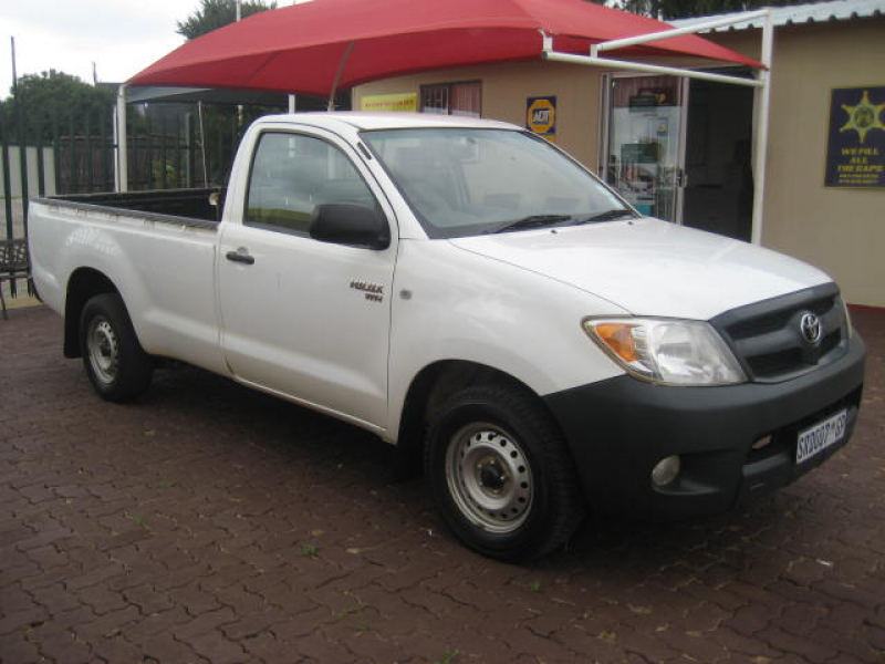 Toyota Hilux 2.0 VVTI 2005 model .SRX. Manual! With Aircon!