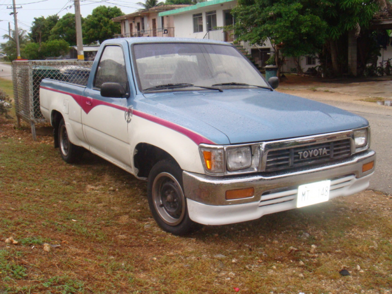 Sweetz671’s 1989 Toyota HiLux