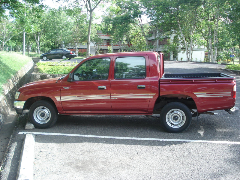Picture of 2003 Toyota Hilux