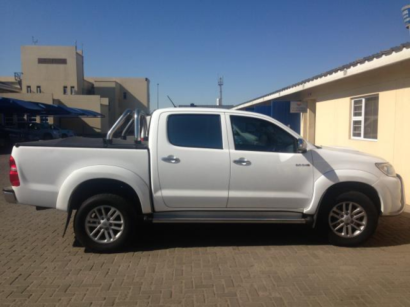 Toyota Hilux 3.0 D4D Excellent condition, extras: nudge bar, running ...