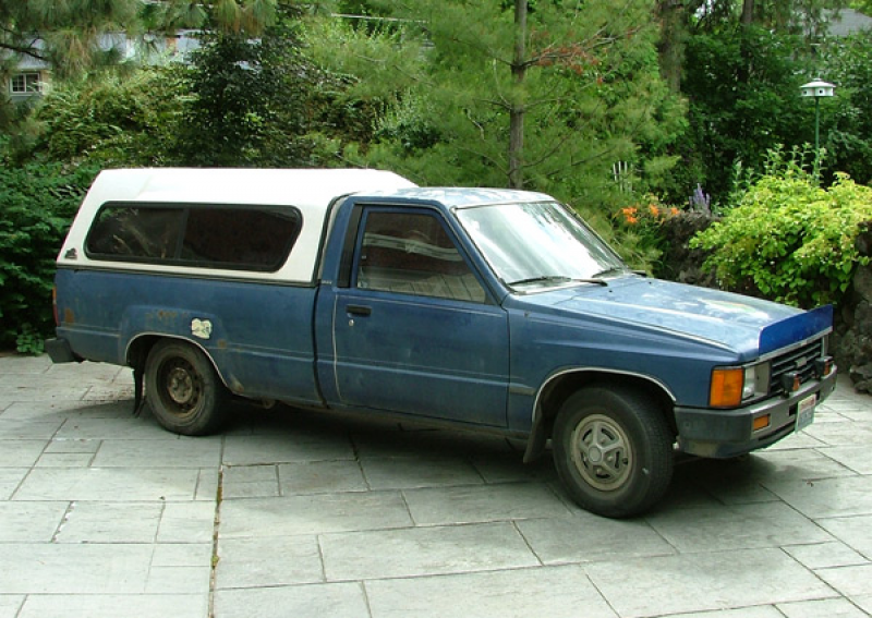 Description Toyota-1984-truck.jpg