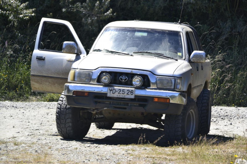 Home / Research / Toyota / Hilux / 2004