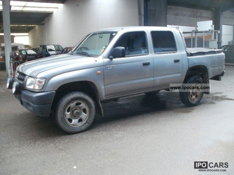 2004 Toyota HiLux 4x4 Double Cab 2.5 Diesel Off-road Vehicle/Pickup ...