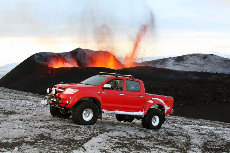 Arctic Trucks Toyota Hilux conquers Iceland's volcano - Photos (1 of 7 ...