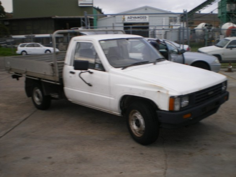 Toyota Hilux Ute YN57R 1986 wrecking now for parts. 002 300x225 Toyota ...