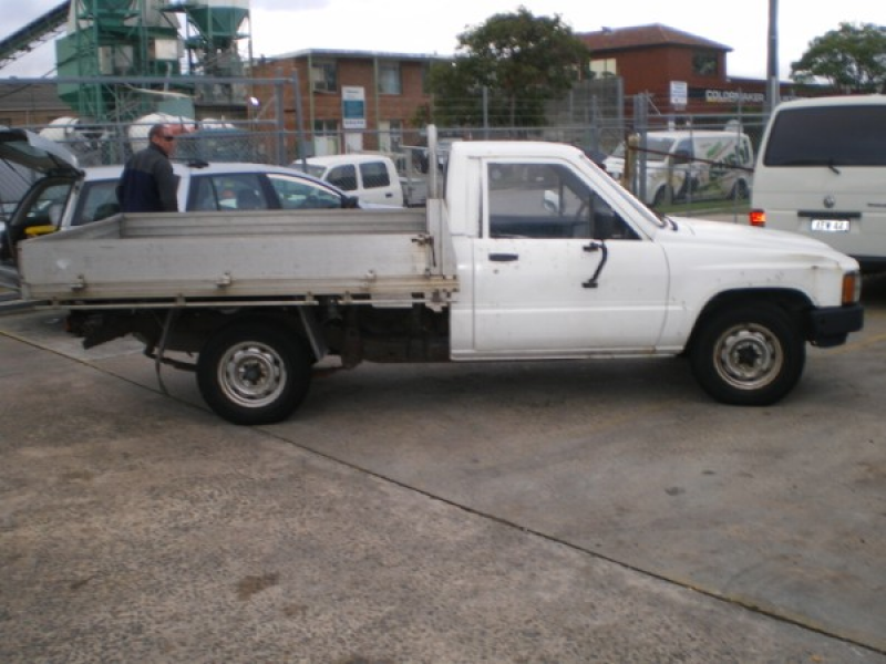 Toyota Hilux Ute YN57R 1986 wrecking now for parts. 001 300x225 Toyota ...