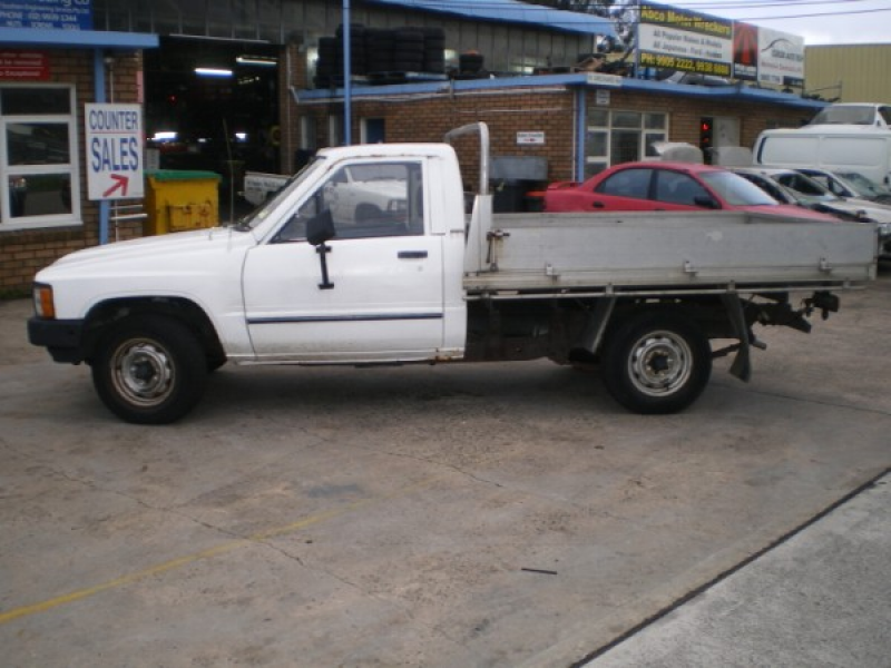 Toyota Hilux Ute YN57R 1986 wrecking now for parts. 005 300x225 Toyota ...