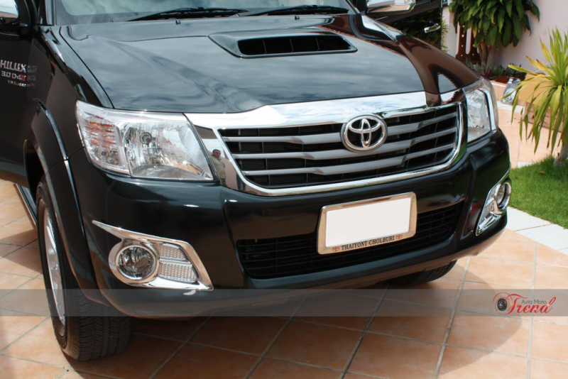 Toyota Hilux Facelift Large Chrome Fog lamps cover. 2011+