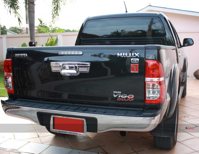 Toyota Hilux Facelift chrome tail gate handle cover 2011+
