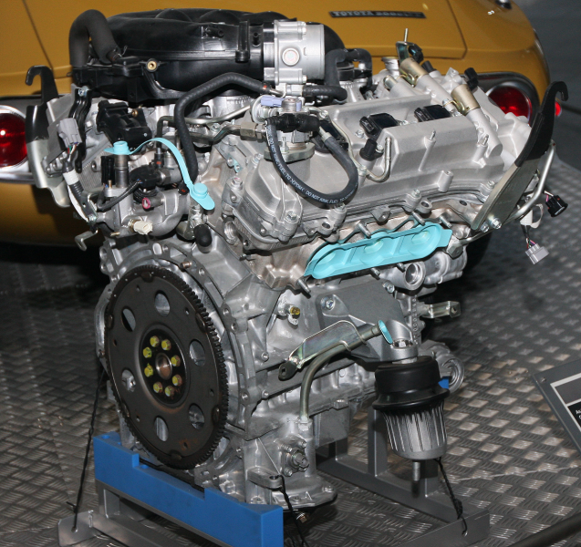 Description 2004 Toyota 4GR-FSE Type engine rear.jpg