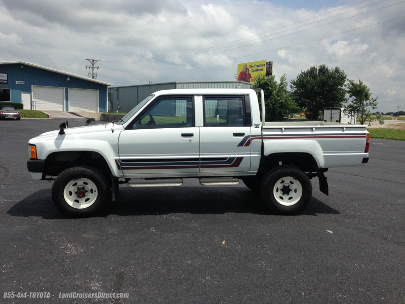 ... Manual Transmission Original Mileage Extremely Rare Double-Cab Hilux