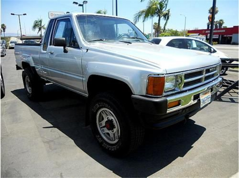 CHERRY 1987 Toyota Pickup Truck 4x4 4 cylinder INSANELY CLEAN - NO ...