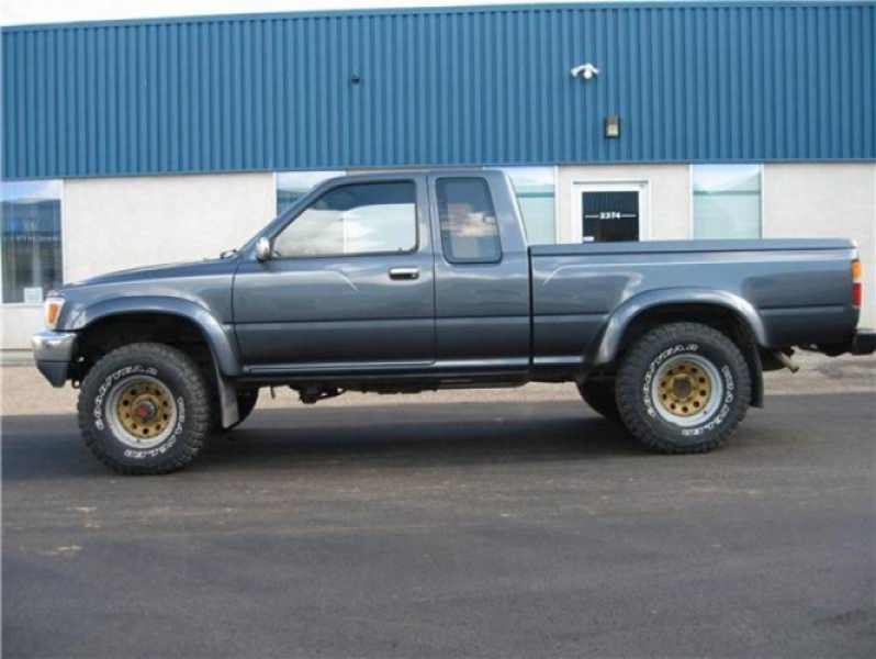 1990 Toyota 4x4 Extended Cab Pickup in Calgary, Alberta