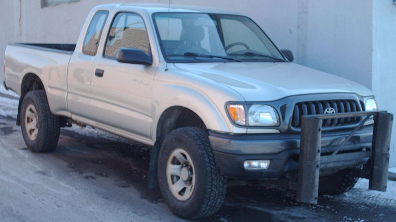 File:'01-'04 Toyota Tacoma Extended Cab.jpg