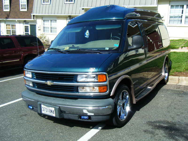 BIG-BLOCK-CHEVY’s 1999 Chevrolet Express 1500 Cargo