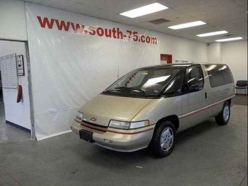 1993 Chevrolet Lumina APV. Notice the different appearance from the ...