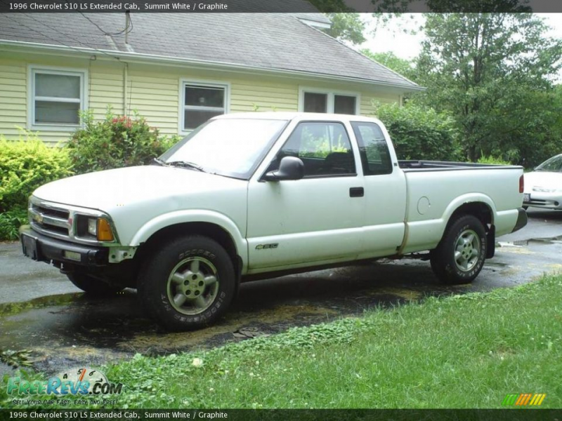 1996 Chevrolet S10 LS Extended Cab, Summit White / Graphite