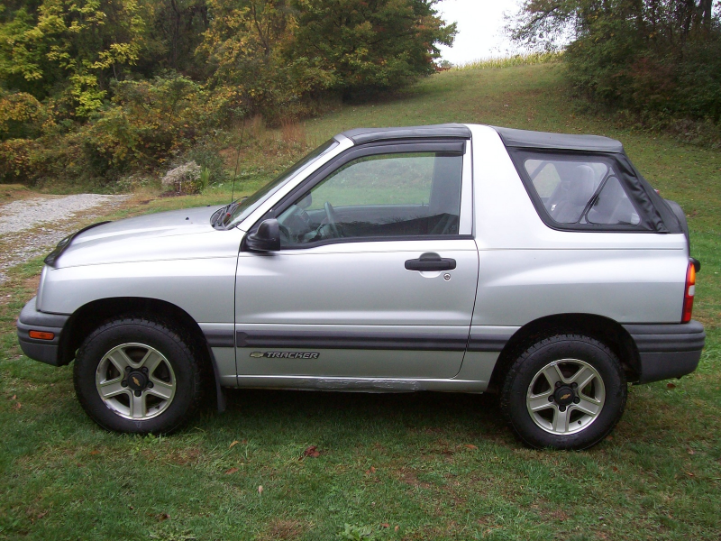 Picture of 2002 Chevrolet Tracker Base 4WD Convertible, exterior