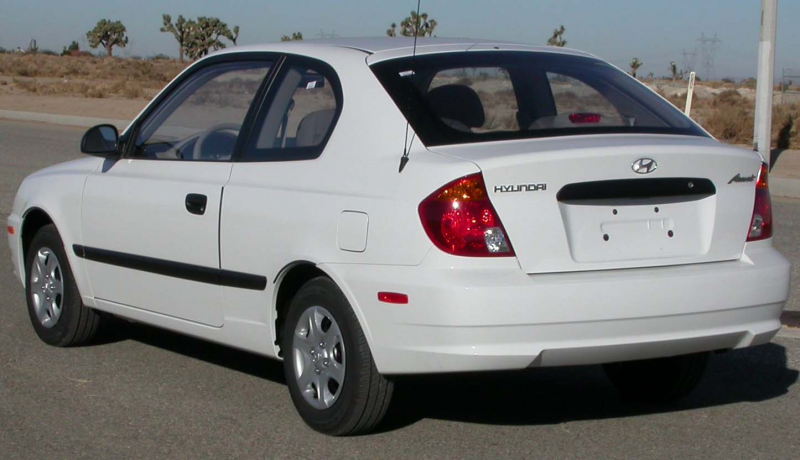 Description 2004 Hyundai Accent hatchback rear -- NHTSA.jpg