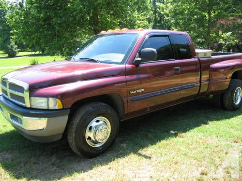 2002 ram dually 2 wheel drive extra nice truck towing package