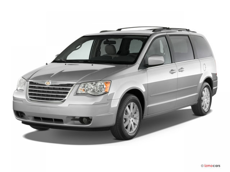2010 Chrysler Town & Country Angular Front Photo