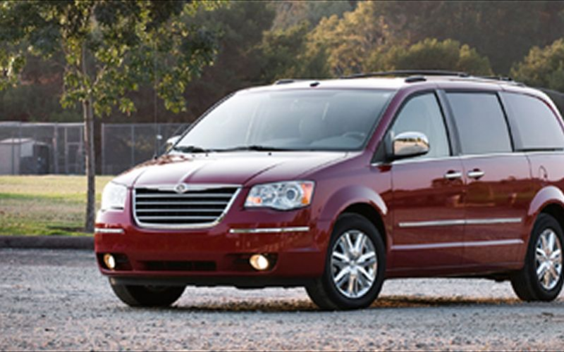 2008 Chrysler Town And Country Front Three Quarters View