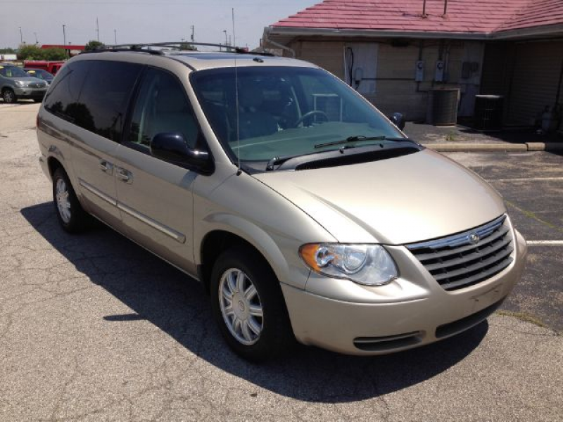 2006 Chrysler Town And Country Photos