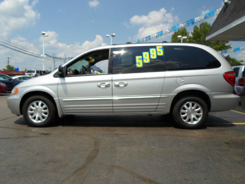 2003 Chrysler Town And Country Photos