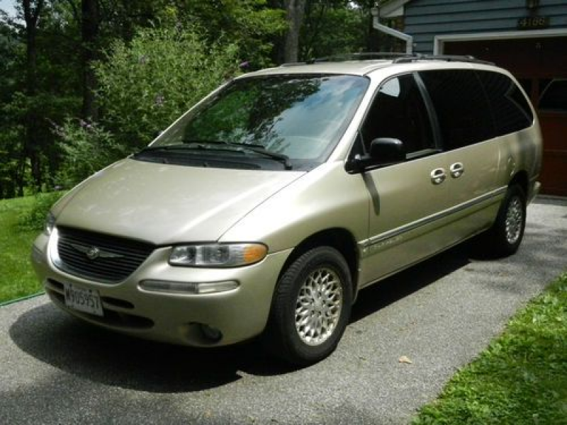 1998 Crysler Town And Country Minivan Good Condition on 2040cars