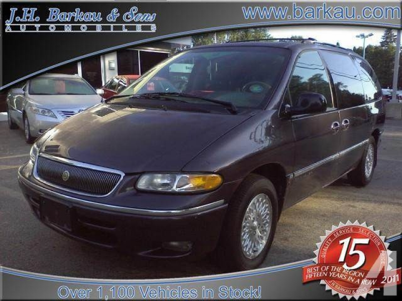 1996 Chrysler Town & Country for sale in Cedarville, Illinois
