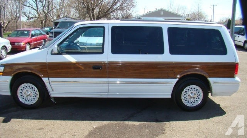 1994 Chrysler Town & Country for sale in Clinton Township, Michigan
