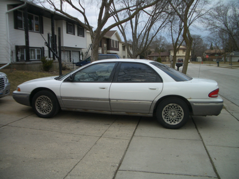 the chrysler concorde lx was unchanged for 1995 sandwiched between