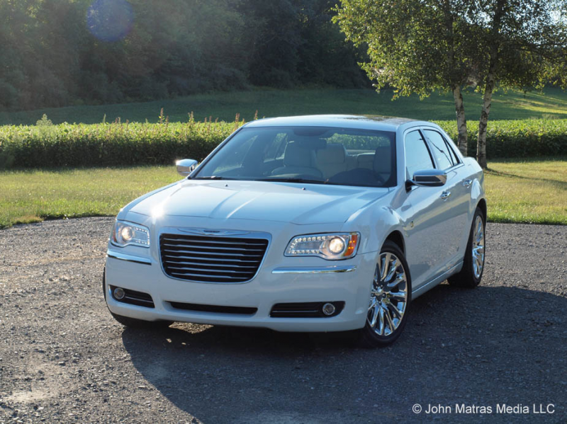 Chrysler_300_2013_MoTown-lfq1.jpg