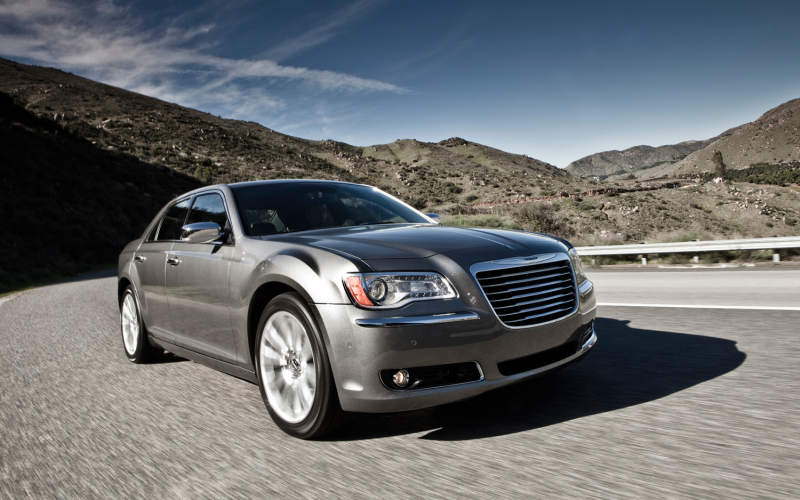 2012 Chrysler 300 Front Right View
