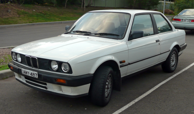 Description 1988-1991 BMW 318i (E30) 2-door sedan 01.jpg