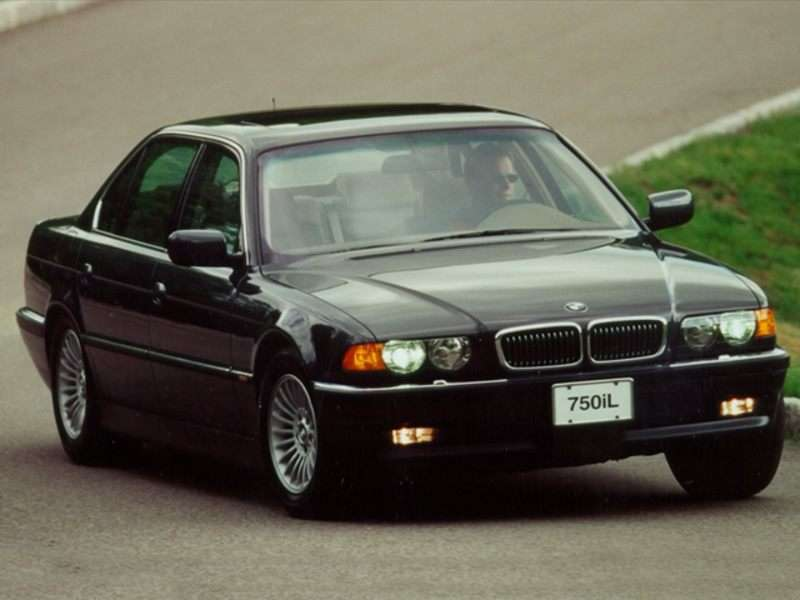 2000 BMW 750 Pictures