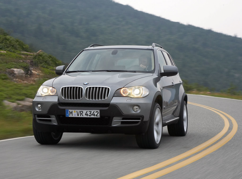 The new BMW X5 replaces a very successful model: the previous X5 was ...