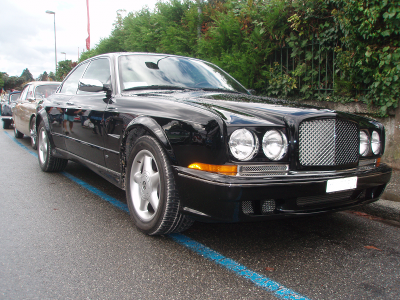 File:2001 Bentley Continental R420 Mulliner in Morges 2013 - Front ...