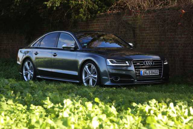 2016 Audi S8: Design and Specification