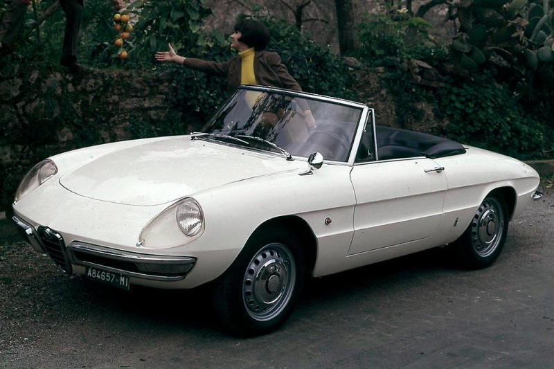 So wie der Alfa Romeo Spider Duetto aus dem Jahr 1966 wird der bei ...