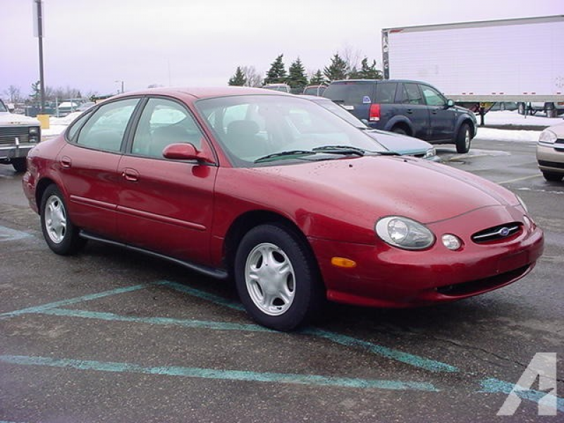 1998 Ford Taurus for sale in Pontiac, Michigan