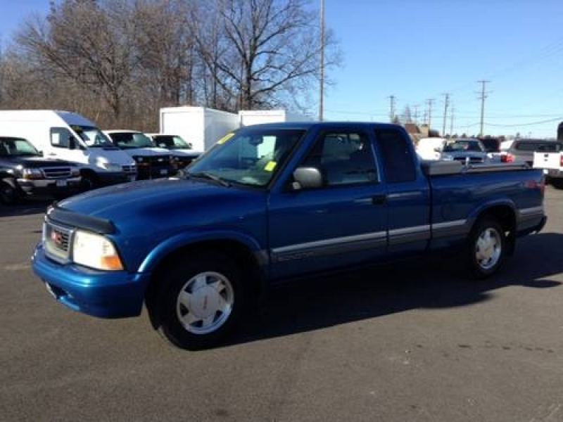 2000 GMC Sonoma 2D Extended Cab in Antioch, Illinois For Sale