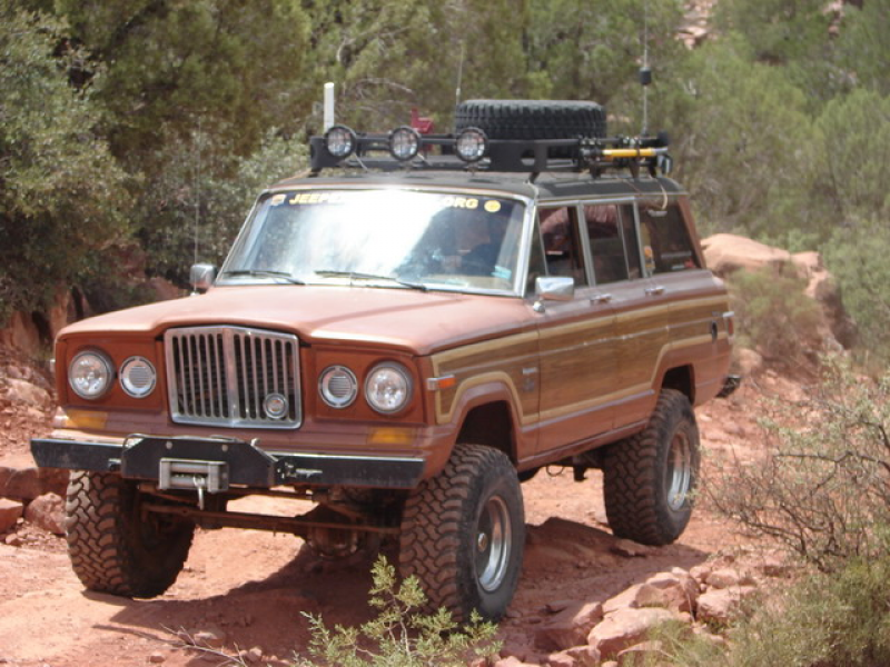 1982 Wagoneer Limited with a 7 1/2" SOA lift on 33's in Sedona, AZ