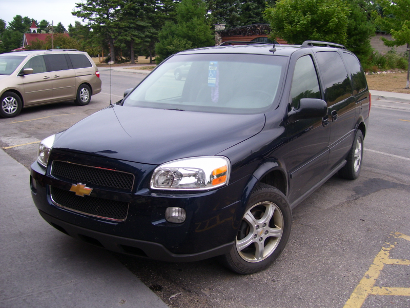 Description Chevrolet Uplander 2005.jpg